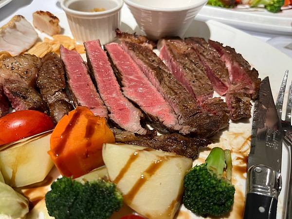 [食記] 西屯 菲菲花園。聽說是老牌台中約會餐廳 