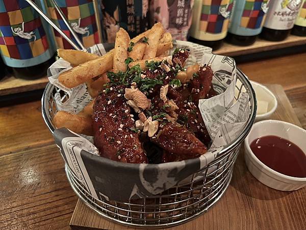 [食遊] 南區 氣氛佳/韓式炸雞好好吃的餐酒館
