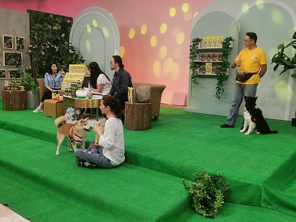 許博松愛犬家教班~~ 日滕寵物食品直播。