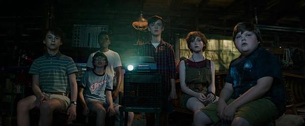 it-mit-finn-wolfhard-jaeden-lieberher-wyatt-oleff-chosen-jacobs-jeremy-ray-taylor-und-sophia-lillis.jpg