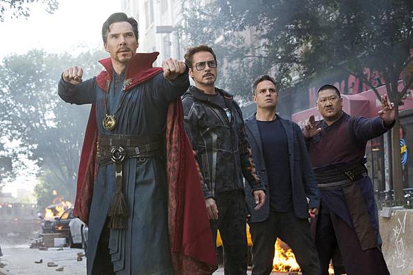 avengers-3-infinity-war-mit-robert-downey-jr-benedict-cumberbatch-mark-ruffalo-und-benedict-wong-4.jpg