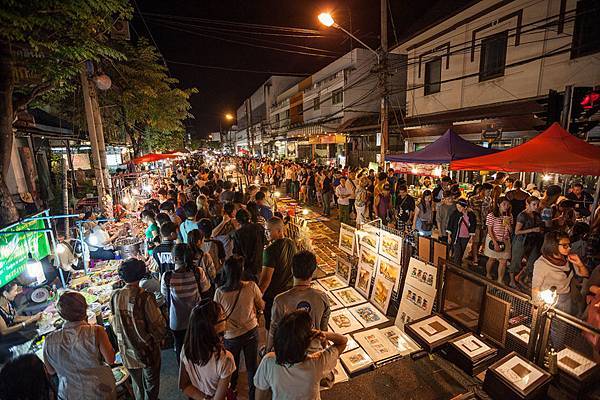 chiang mai saturday night market