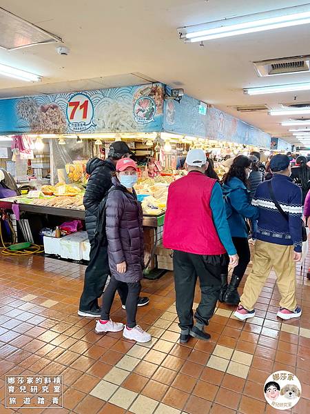 娜莎家的斜槓育兒研究室_旅遊踏青_漁港海鮮旅遊》竹圍漁港-紅龍海產~海邊玩水、挖沙、新鮮海鮮海產~竹圍漁港,桃園市大園區,大園區,桃園市,漁港路,海鮮,海邊,戲水,玩水,免費停車,挖沙,海產,螃蟹,龍蝦,旅遊,觀光,鮮魚,親子旅遊,親子海邊玩水,親子32.jpg