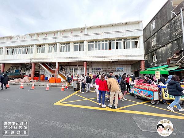 娜莎家的斜槓育兒研究室_旅遊踏青_漁港海鮮旅遊》竹圍漁港-紅龍海產~海邊玩水、挖沙、新鮮海鮮海產~竹圍漁港,桃園市大園區,大園區,桃園市,漁港路,海鮮,海邊,戲水,玩水,免費停車,挖沙,海產,螃蟹,龍蝦,旅遊,觀光,鮮魚,親子旅遊,親子海邊玩水,親子38.jpg