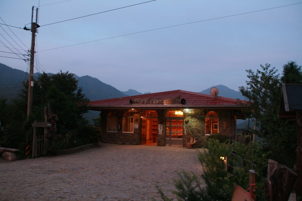 D2 001 寧靜的清晨 恩典山莊外.JPG