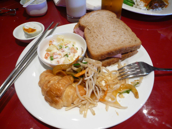 D3-01-002 早餐HIGHLANDS COFFEE.JPG