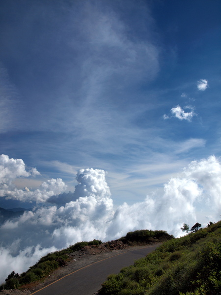白得不可思議的雲朵
