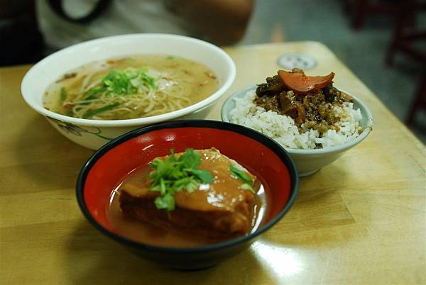 淡水阿給+滷肉飯+陽春麵