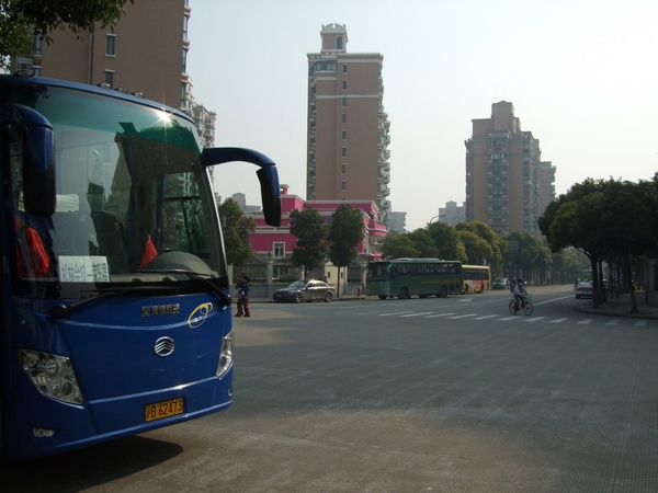 公司交通車->蓮花路地鐵站