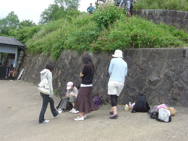 席地而坐 野餐中