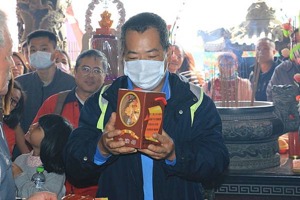 【桃園蘆竹海福宮】土地公慶生活動 雞排熱狗免費吃 擲杯送發財金雞母