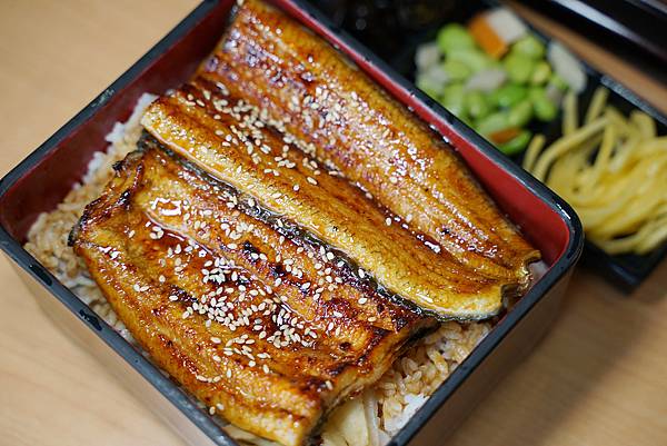 【大園竹尾漁港美食推薦】每日堅持手工現做現烤太極鰻魚飯 外銷日本等級 鰻天下水產貿易