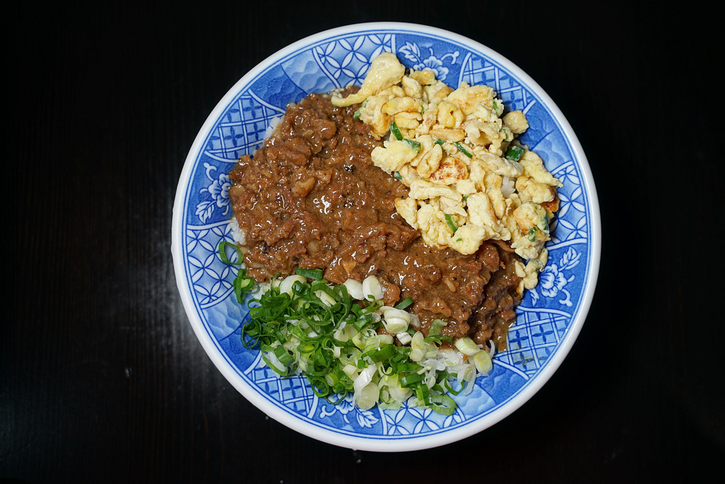 【台中北區小吃推薦】高雄高人氣招牌牛B飯 每日限量100碗 旻哥古早味台中店