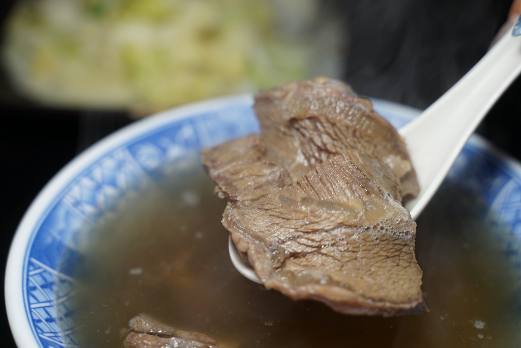 【台中北區小吃推薦】高雄高人氣招牌牛B飯 每日限量100碗 旻哥古早味台中店