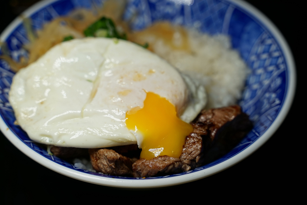 【台中北區小吃推薦】高雄高人氣招牌牛B飯 每日限量100碗 旻哥古早味台中店