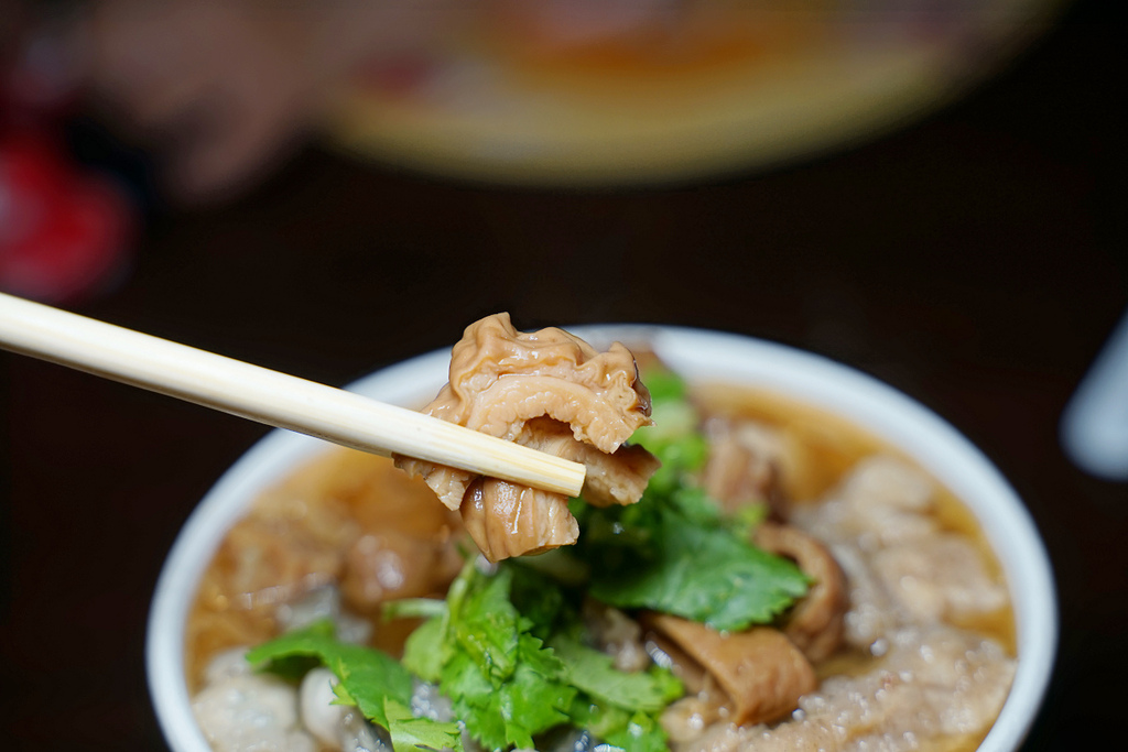 【三重人氣排隊美食】只有在地人才知道的隱藏版三寶麵線 真材實料麻辣鴨血臭豆腐 許記麵線