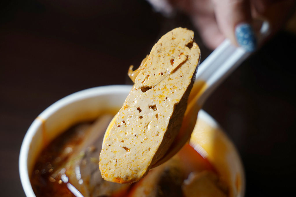 【三重人氣排隊美食】只有在地人才知道的隱藏版三寶麵線 真材實料麻辣鴨血臭豆腐 許記麵線