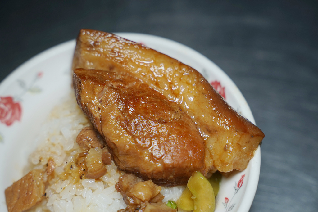 【台中魯肉飯推薦】臺中第二市場宵夜 美味魯肉飯/肉燥飯 李海魯肉飯