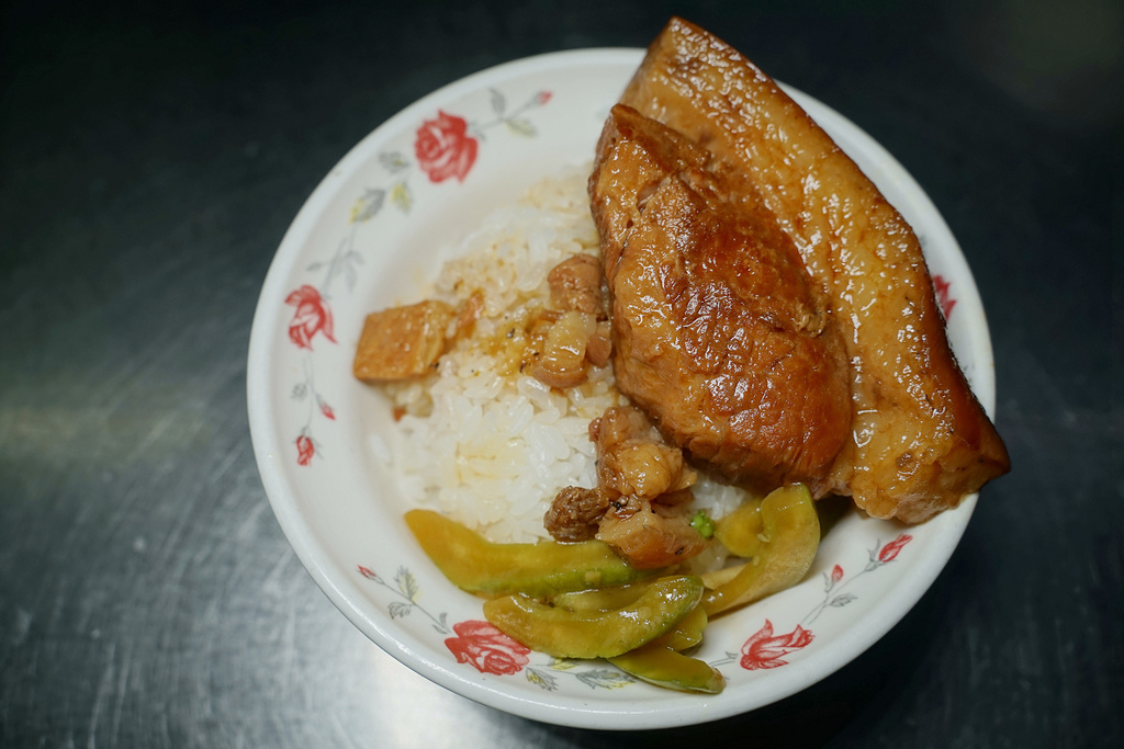 【台中魯肉飯推薦】臺中第二市場宵夜 美味魯肉飯/肉燥飯 李海魯肉飯