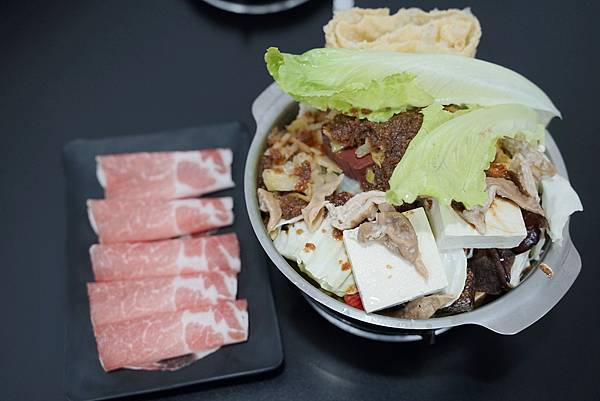 【中壢小火鍋推薦】原肉肉片價格實惠 爆米花魯肉飯冰淇淋飲料吃到飽 真原肉百元鍋物