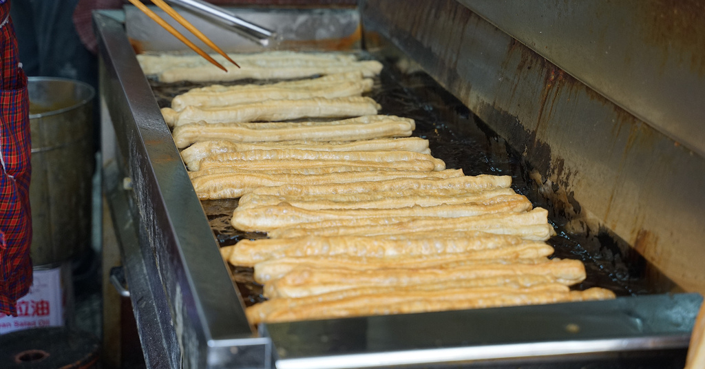 [心得] 桃園大廟在地60年油條批發店 新珉油條店