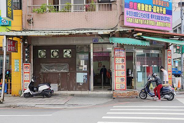 【桃園藝文特區早餐推薦】古早味手工粉漿蛋餅 美味肉羹大腸麵線 藍媽媽元氣早餐店