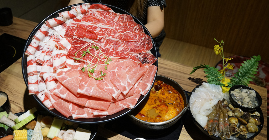 [食記] 龍王麻辣湯+樂虎超大肉盤 肉多多火鍋