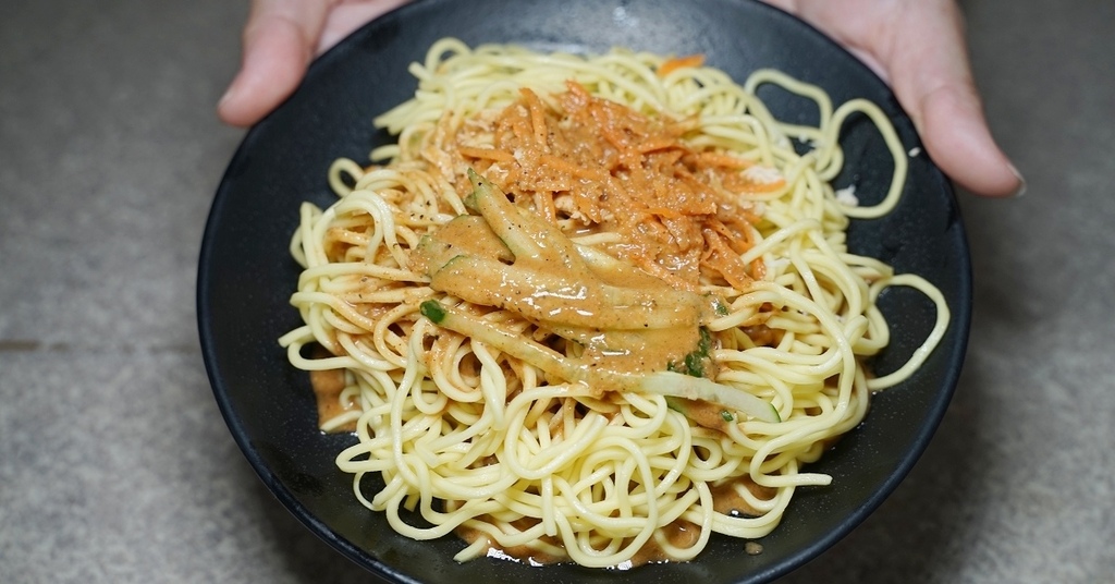[食記] 內壢早餐 好吃雞絲蒜味涼麵 億鑫涼麵