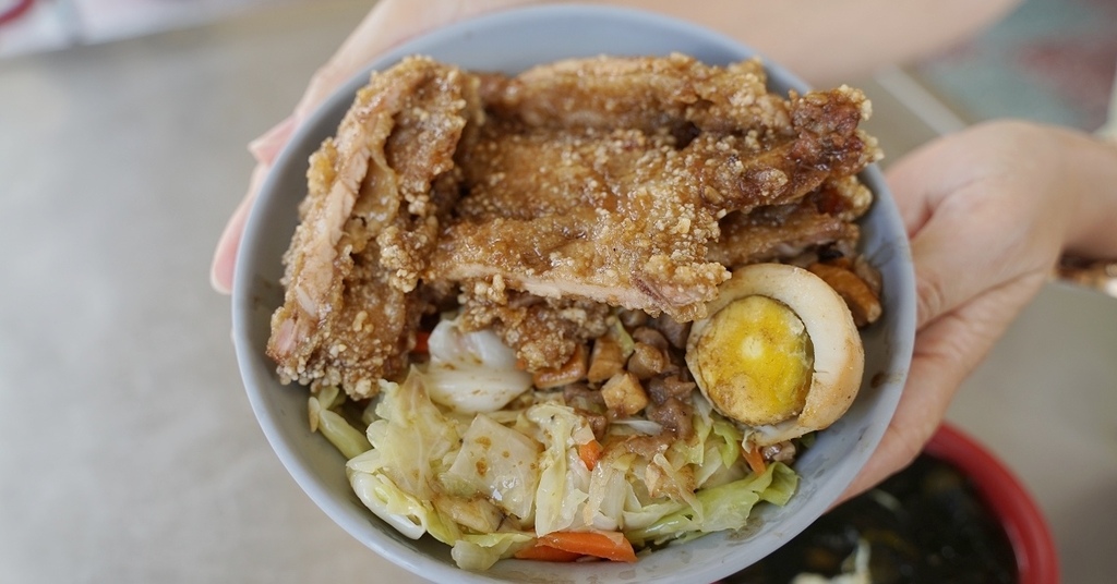 [食記] 桃園中壢 林焢肉大王(無名現炸排骨飯雞腿