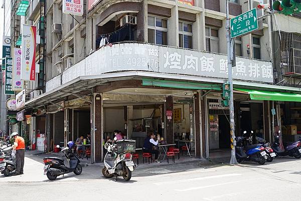 【中壢便當好選擇】在地人氣老店 中壢老司機愛店 林焢肉大王(無名現炸排骨飯雞腿飯)