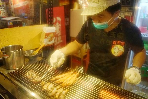 【台北士林夜市聚餐美食推薦】壽星消費滿額桶仔雞免費送 美味串燒熱炒炸物通通有 雞老闆桶仔雞士林夜市店