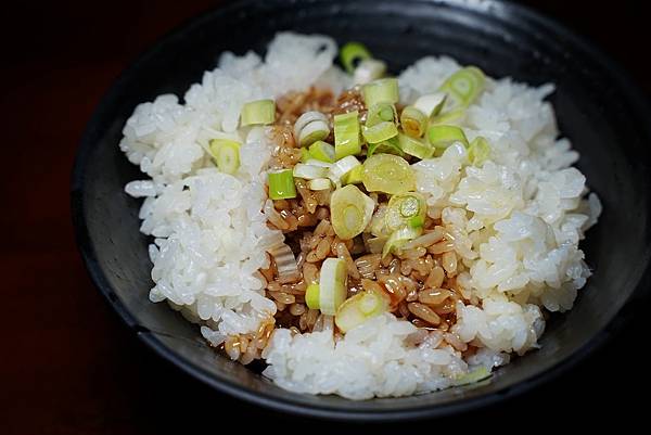 【台北士林夜市聚餐美食推薦】壽星消費滿額桶仔雞免費送 美味串燒熱炒炸物通通有 雞老闆桶仔雞士林夜市店