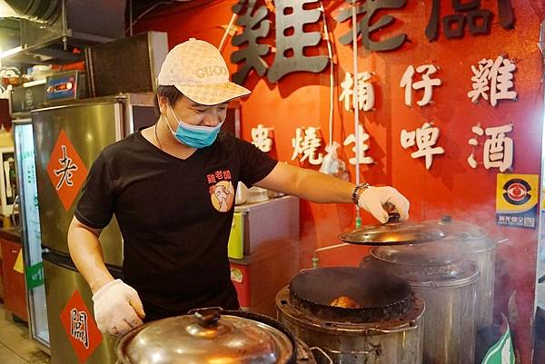 【台北士林夜市聚餐美食推薦】壽星消費滿額桶仔雞免費送 美味串燒熱炒炸物通通有 雞老闆桶仔雞士林夜市店