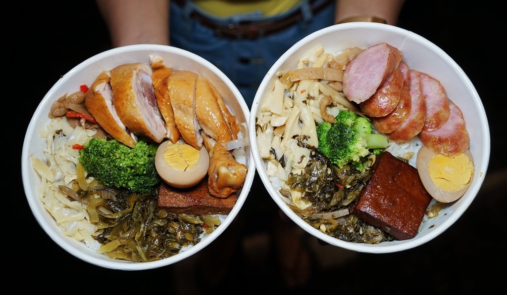 【大園便當推薦】美味必點煙燻雞腿便當 招牌雞汁筍絲配菜 台灣忠味雞便當大王大園旗艦店 【大園便當推薦】美味必點煙燻雞腿便當 招牌雞汁筍絲配菜 台灣忠味雞便當大王大園旗艦店