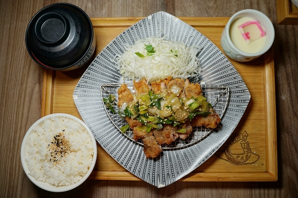 【中央大學美食推薦】內用白飯/味噌湯/高麗菜絲無限量供應 高CP值日式豬排專賣 阿米玲食堂