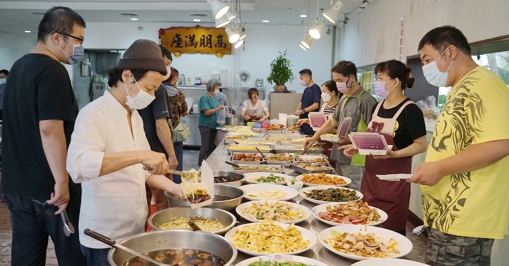 [心得] 白飯/稀飯/炒麵/甜湯吃到飽 一品饌自助餐