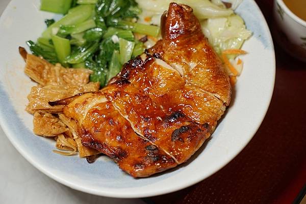 【台北內湖丼飯推薦】美味必點照燒雞腿丼 獨特淋醬黑米 黑米燒肉丼