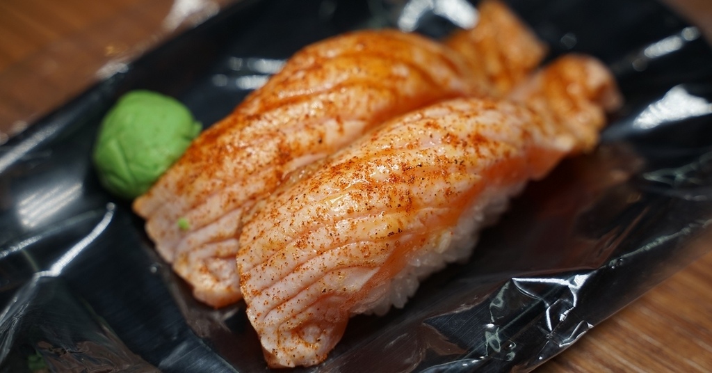 【龍潭夜市美食推薦】現點現做好吃握壽司 美味必點炙燒鮭魚 雄爸壽司