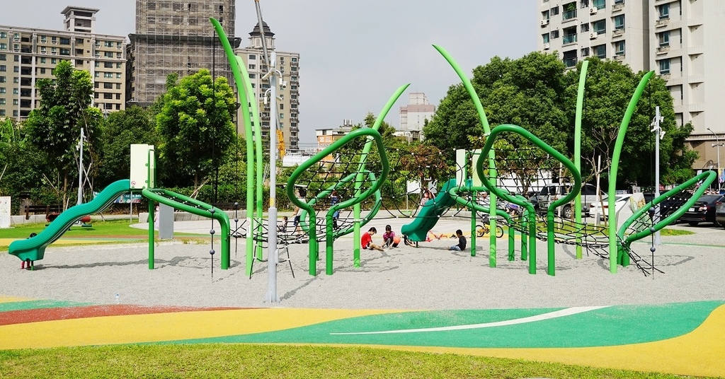 [旅遊] 全台唯一大葉蔓藤攀爬架 傑克冒險公園