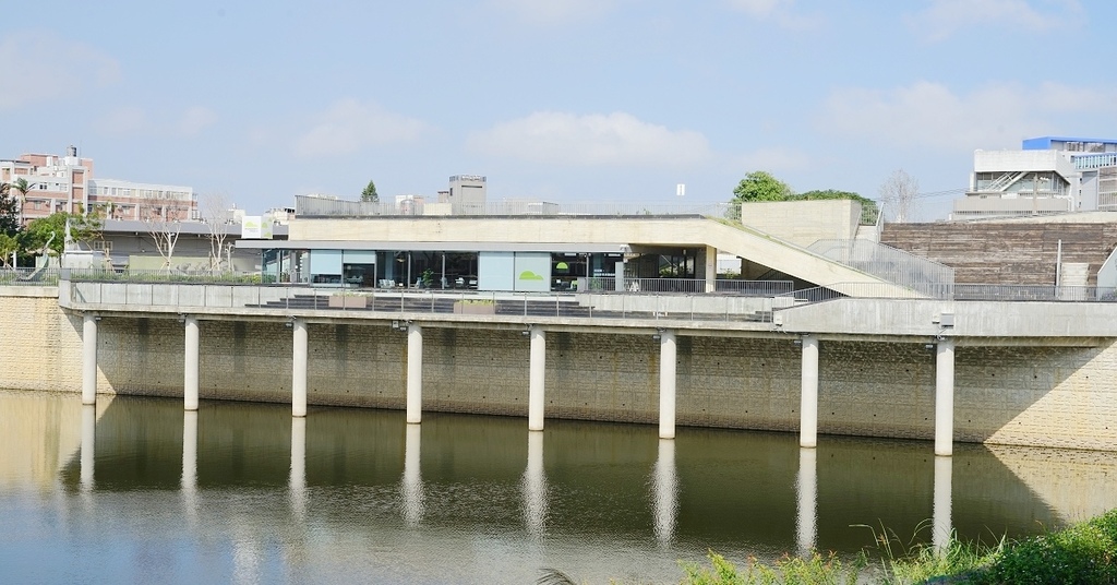 [心得] 環湖步道/景觀平台 中原生態埤塘公園