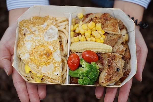 【台北萬華西門町美食外送推薦】西門町美味餐盒好選擇 必點厚切原肉牛排 艷紫荊鐵板麵