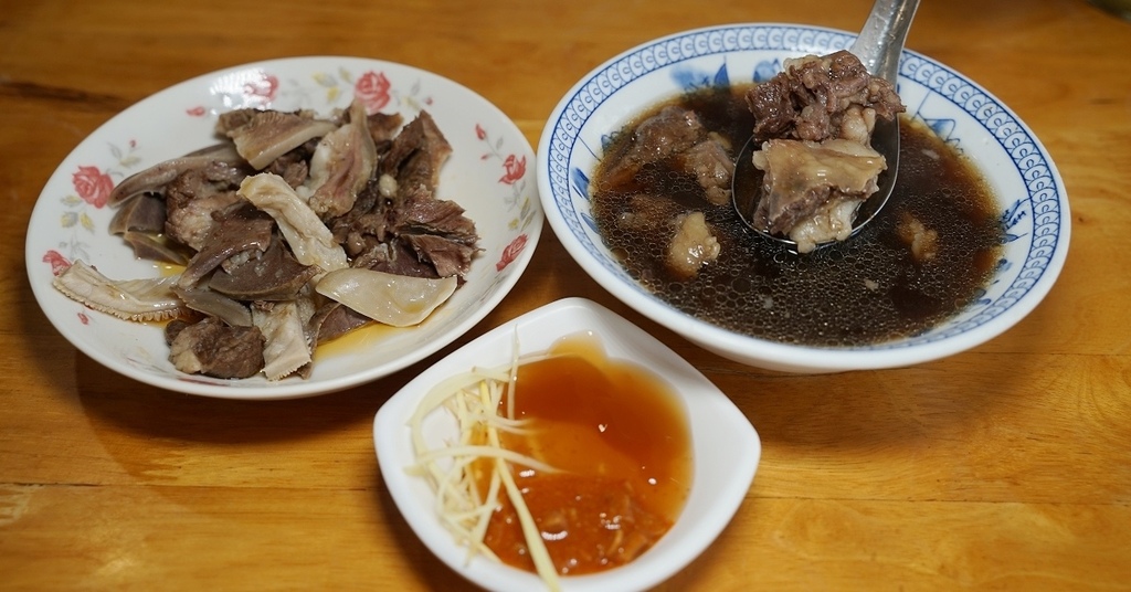 [食記] 台南羊肉專賣店 麻油乾拌羊雜 包成羊肉