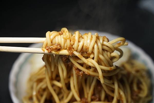 【桃園蘆竹富國路早餐推薦】超人氣鐵皮屋中式早點 美味炒麵+肉羹湯 我家早點