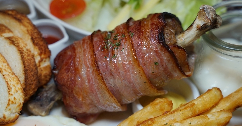 [食記] 桃園聚餐餐廳 霸氣帶骨肉早午餐 甜福號