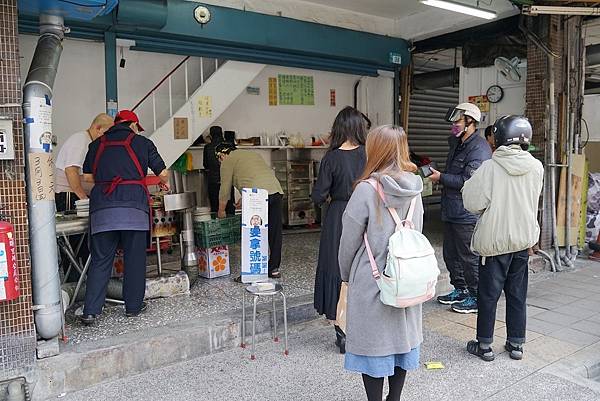 【三重早餐推薦】三重天台廣場旁炸蛋餅 口感Q彈必點雙蛋蛋餅 三重蛋餅大王