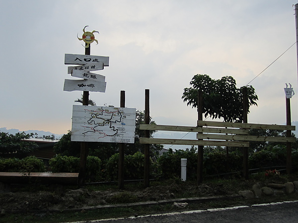 20100821東山自然休閒步道指引牌施工 (46).JPG