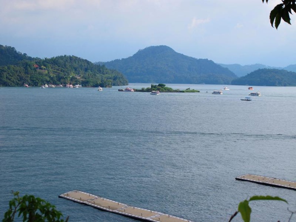 涵碧步道-拉魯島.jpg