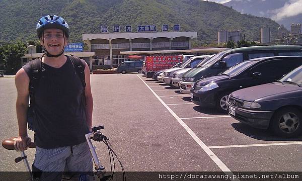 Matt in front of Xincheng(Taroko) Station