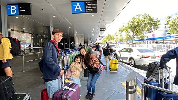 【澳洲墨爾本】Day 1 台灣 > 墨爾本機場 > 墨爾本市 【澳洲墨爾本】Day 1 台灣 > 墨爾本機場 > 墨爾本市