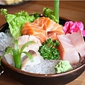 吉田日本料理-綜合生魚片.jpg